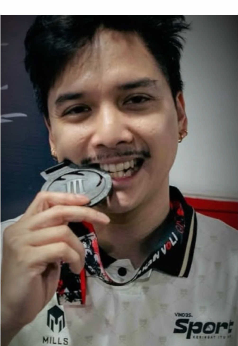 Jangan senyumin aku mulu dong bas, jadi malu 🤭😙 @Bas  #baskara #baskaramahendra #jalanbaskara #bahkanvoli3 #vindes 