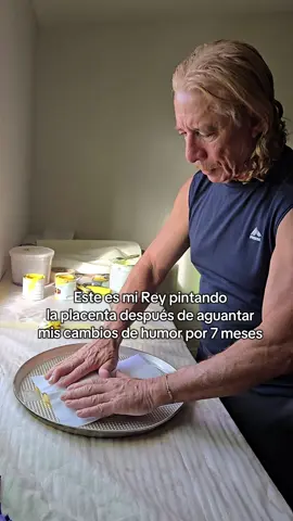 El bien entretenido jajaja, hizo varios intentos y con varios tipos de pintura, ya les estaré mostrando los resultados🩷🤭 #pintor #esposos #23y61 #viraltiktok #paratii @🌹👑Rey&Maria👑🌹 