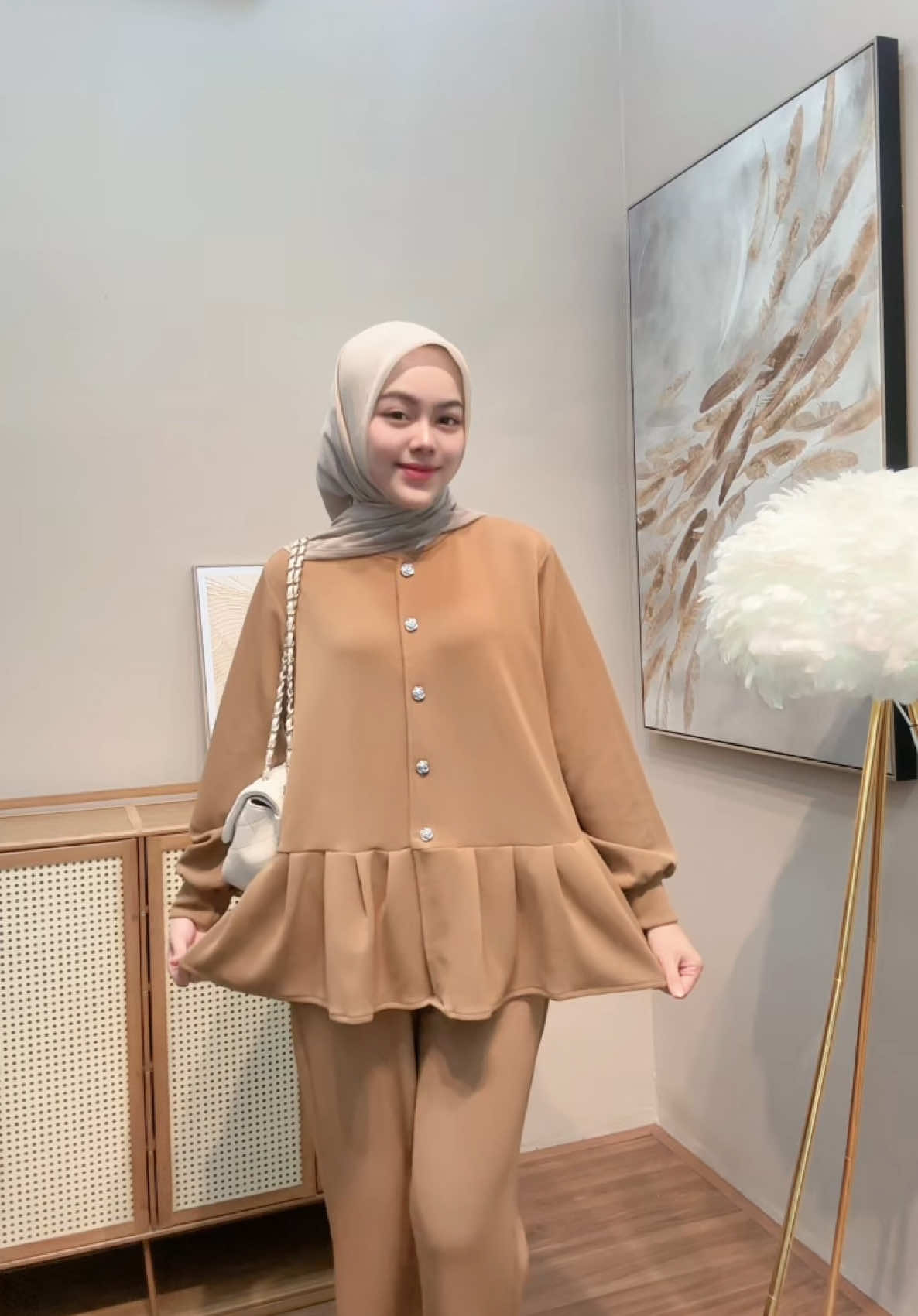 Masih pake vior oneset nih guys, yu samaan 🥰😍 #OOTD #fyp 