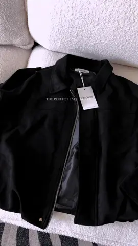 Wearing a size Small 😍 @Katch Me Chic #fallfashion #katchmechic  #falloutfitinspo #tiktokshopblackfriday #viral 