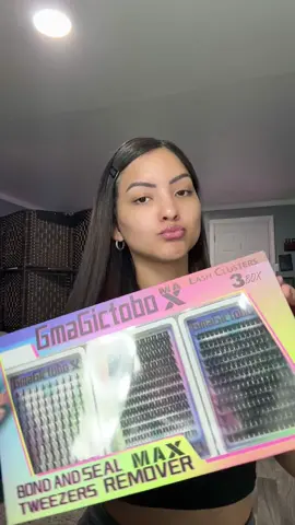 Kit de 3 estilos diferentes de pestañas que trae TODO, Pega, sellador, pinza y obvio las pestañas, y si son de buena calidad 💖