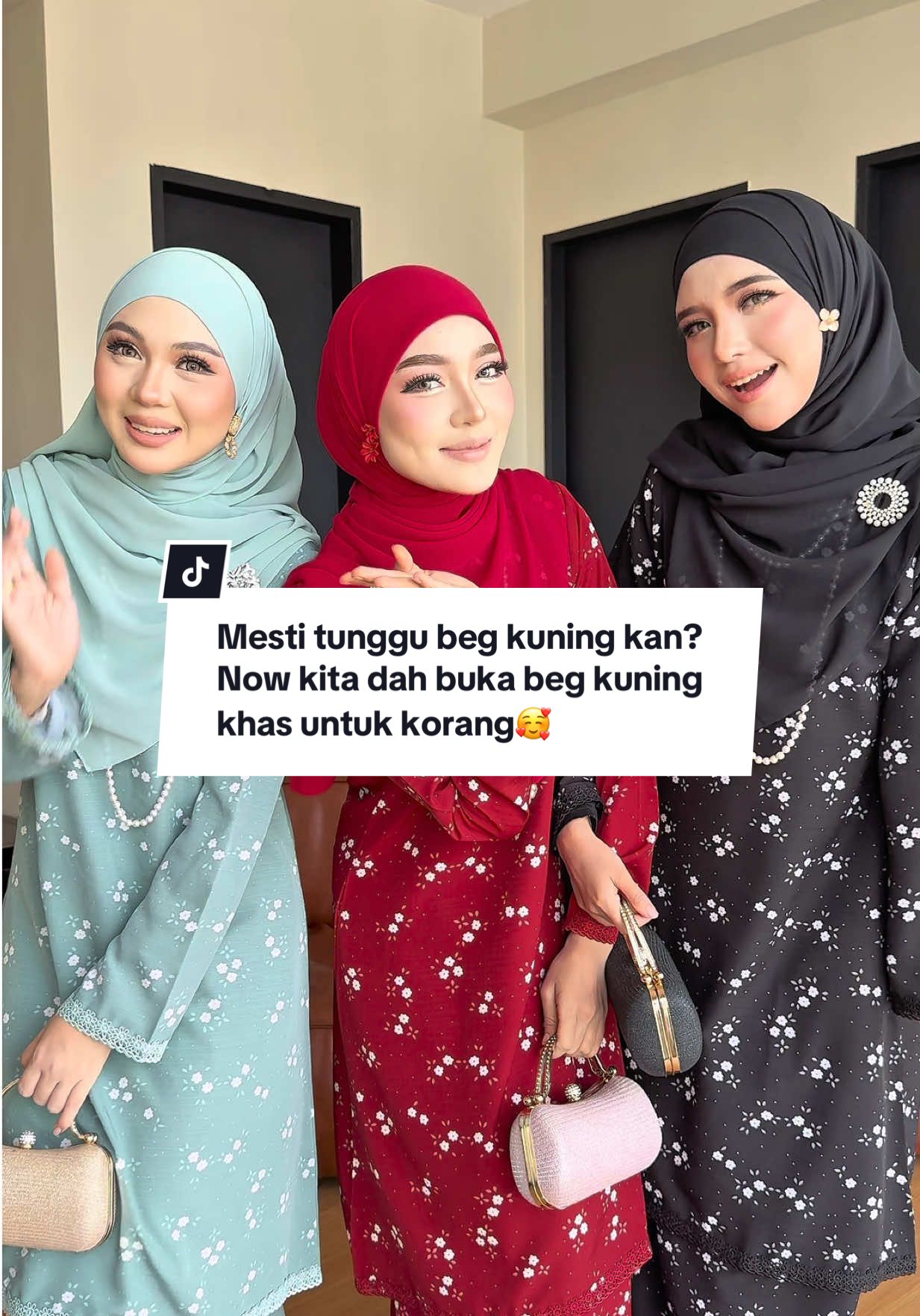 Mesti tunggu beg kuning kan? Now kita dah buka beg kuning khas untuk korang🥰 Better checkout laju laju sebelum sold out 🙈🔥 Jangan lupa join live launching esok Rabu jam 9pagi 📍 #nfhboutiquegallery #bajukurung #bajuwanita #kurungcantik #kurung 