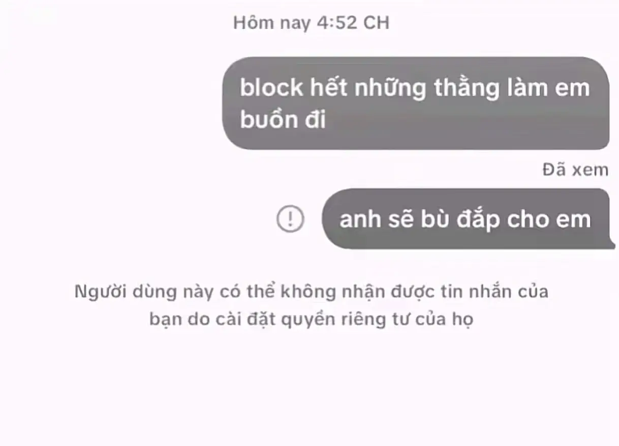 Chúng ta đã từng là tất cả của nhau, từng là tin nhắn đầu tiên vào buổi sáng, là cuộc gọi cuối cùng trước khi chìm vào giấc ngủ. Những ngày tháng đó, anh là thói quen của em, và em là cả thế giới nhỏ bé của anh. Chúng ta đã từng hứa hẹn, từng vẽ ra viễn cảnh tương lai có nhau, từng nghĩ chẳng có gì có thể chia cắt được tình yêu này. Thế nhưng, tình yêu, dù đẹp đến mấy, cũng không chống lại được hiện thực. Có lẽ chúng ta đã gặp nhau vào một thời điểm chưa đúng. Hoặc cũng có thế, chúng ta yêu chưa đủ trưởng thành để gìn giữ nhau giữa những lần giận hờn, những hiểu lầm không tên, và khoảng cách vô hình cứ ngày một lớn dần. Chúng ta dần thay đổi, dần xa lạ ngay trong chính mối quan hệ từng rất thân quen. Những cuộc trò chuyện thưa dần, những lần im lặng nhiều hơn là quan tâm. Rồi một ngày, không ai nói lời chia tay, nhưng cả hai đều hiếu, đã đến lúc phải dừng lại. Có những cuộc tình kết thúc không phải vì hết yêu, mà vì không còn đủ sức để ở lại. Không oán trách, không hối hận, chỉ còn những hoài niệm nhắc rằng đã từng có một người khiến tim mình rung động đến thế. Và rồi, sau tất cả những yêu thương từng cháy bỏng, sau bao lần vun vén và cả những lần lặng lẽ rơi nước mắt vì nhau. Cuối cùng, mình trả nhau về vị trí ban đầu vốn có em là em, anh là anh, hai kẻ xa lạ từng đi qua cuộc đời nhau với tư cách là một mối tình dang dở