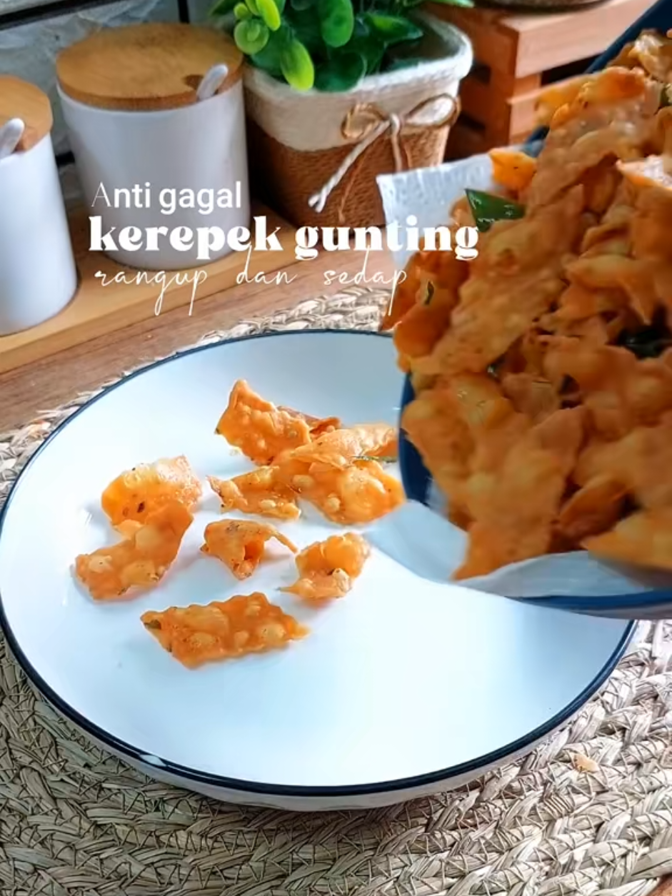 buat kudapan depan tv kalau buat 1kg kejap je licin😅 VIDEO ASAL 👇 @Mama Fiya  #kerepekgunting  #kerepek  #kudapan  #onthisday  #livefest2025 