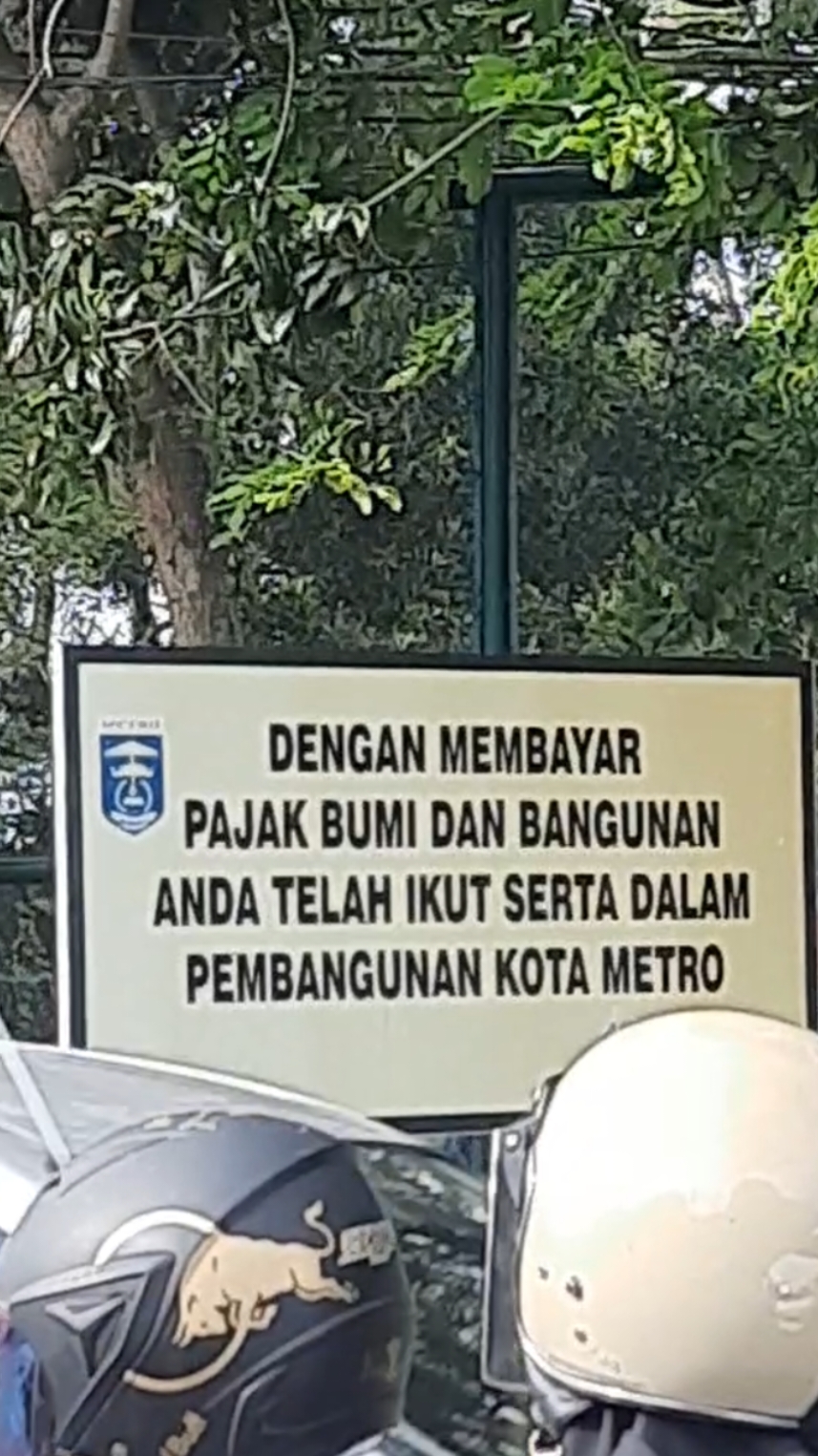 berangkat kerja gk keselandung lobang aja udah alhamdulillah loh , tolong pak ,udh bosen banget sama jalanan jelek @partaigerindra #jalan #lampung #jalanrusaklampung #metrolampung #gerindra #purbaya #indonesia #fyp #fyppppppppppppppppppppppp #fypage #fypシ゚ 