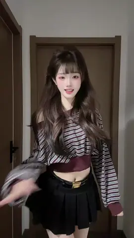 I'll see you all live,follow me now! #fyp#foryoupage#style#fashion#viraldance 