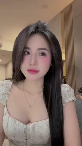 Còn em, mắc kẹt trong lòng anh Đấy là vương vấn…