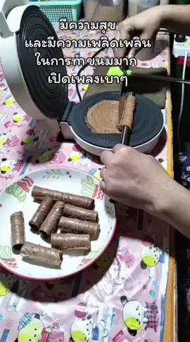 ทำขนมที่เรารักกันจ้าเปิดเตารับออเดอร์แล้วค่ะ#ทองม้วนกรอบ #ทองก้อนพริกเผาไก่หยอง #ทองก้อนกรอบ #ทองม้วนกรอบกะทิสด #วรรณพาทำขนม 