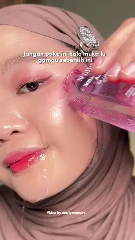 Keren banget sih ini, sekali swipe aja langsung bersih #micellarwater #micellarwaterdazzleme  #beuatytok #gayaditiktok 