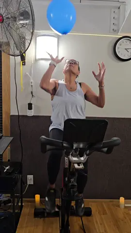 Blue Balloon Challenge @Medtronic Diabetes US @medtronicdiabetesambassadors What is it like living with T1D, like doing what you do, #myeverydayreality but at the same time juggling and balancing a balloon. Your drive to keep it all together knowing it doesn't take much to skip and drop your balloon. A forgotten bolus, unless you hand meal detection technology, or you forgot to pack a snack for a long and complicated day. A night when you didn't get the sleep you needed. Life but with that extra bit of sugar. #medtronicchampion #BlueNovember #diabetesawarenessmonth but mine is 12 months a year. 