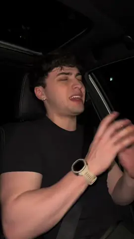 Não pode faltar né heheheh  #cantandonocarro #sinoestas #inigoquintero #gabrielaiala 