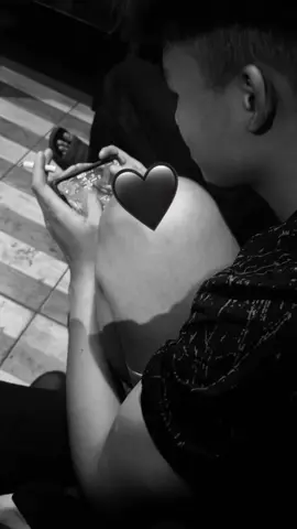 jht sih, ditinggal maen game😏