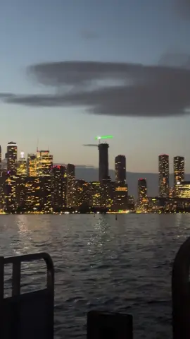 “Lỡ như đến 30 tuổi không có gì trong tay, không có ai trong lòng thì phải làm sao?” Vậy lỡ như: Lỡ như 30 tuổi có một món nợ, một đứa con, một người chồng phản bội, một gia đình tan vỡ… Thì sao??