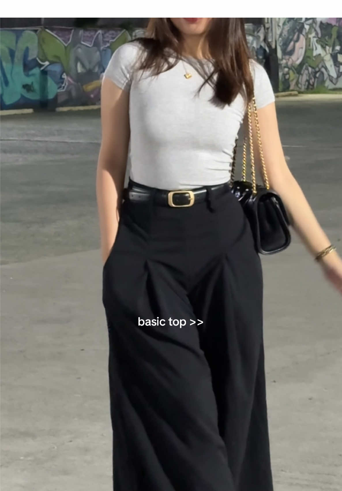 Sana pala binili ko na lahat ng colors available 😫🤍 #shirt #basictop #fittedshirt #simpleoutfit #outfit 