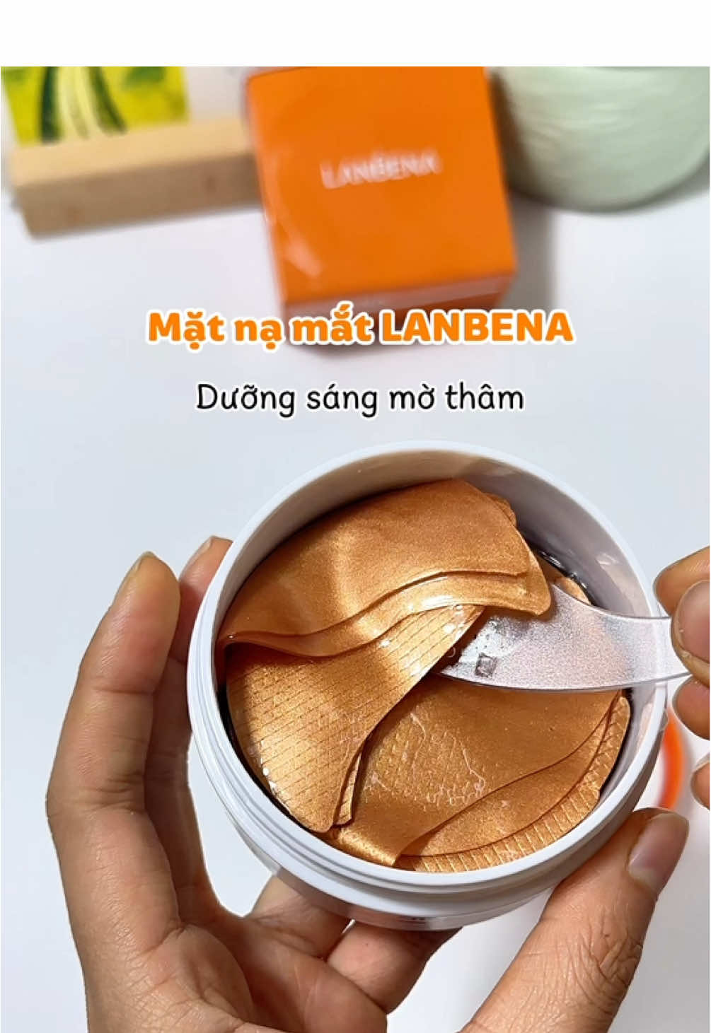 Mấy bà mà thức khuya mắt thâm quầng muốn cải thiện vùng mắt thì tham khảo em này nha. Lanbena thì quá nổi về mặt nạ mắt ùi, có nhiều loại tuỳ nhu cầu nhưng tui hay dùng em Vitamin C này vì nó giảm mờ sáng hơn vùng thâm mắt khá hiệu quả. #tiktokshop #mypham #lamdep #lanbena #matnamat 