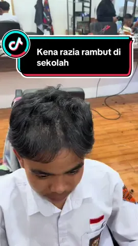 Kena razia rambut.🙏 💇🏻‍♂️ 💈 🇮🇩 🔥 🔥  📍perame barbershop jln.langko gading janapria lombok tengah samping pasar jomet. 09:00-21:00      #peramebarbershop #barbershop #barbermens #mensgrooming #grooming        