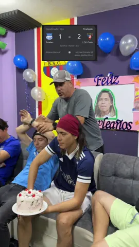 Feliz cumpleaños Fonsi Que #emelec y Solis te sigan dando más alegrías como las de hoy !! #barcelonasc #flypシ #ecuador #ldu 