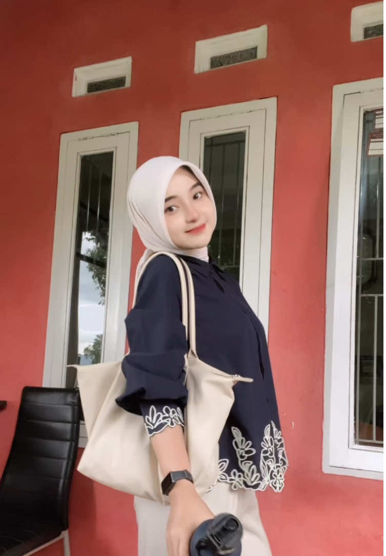 today's matching navy cream go to work🫐🦢