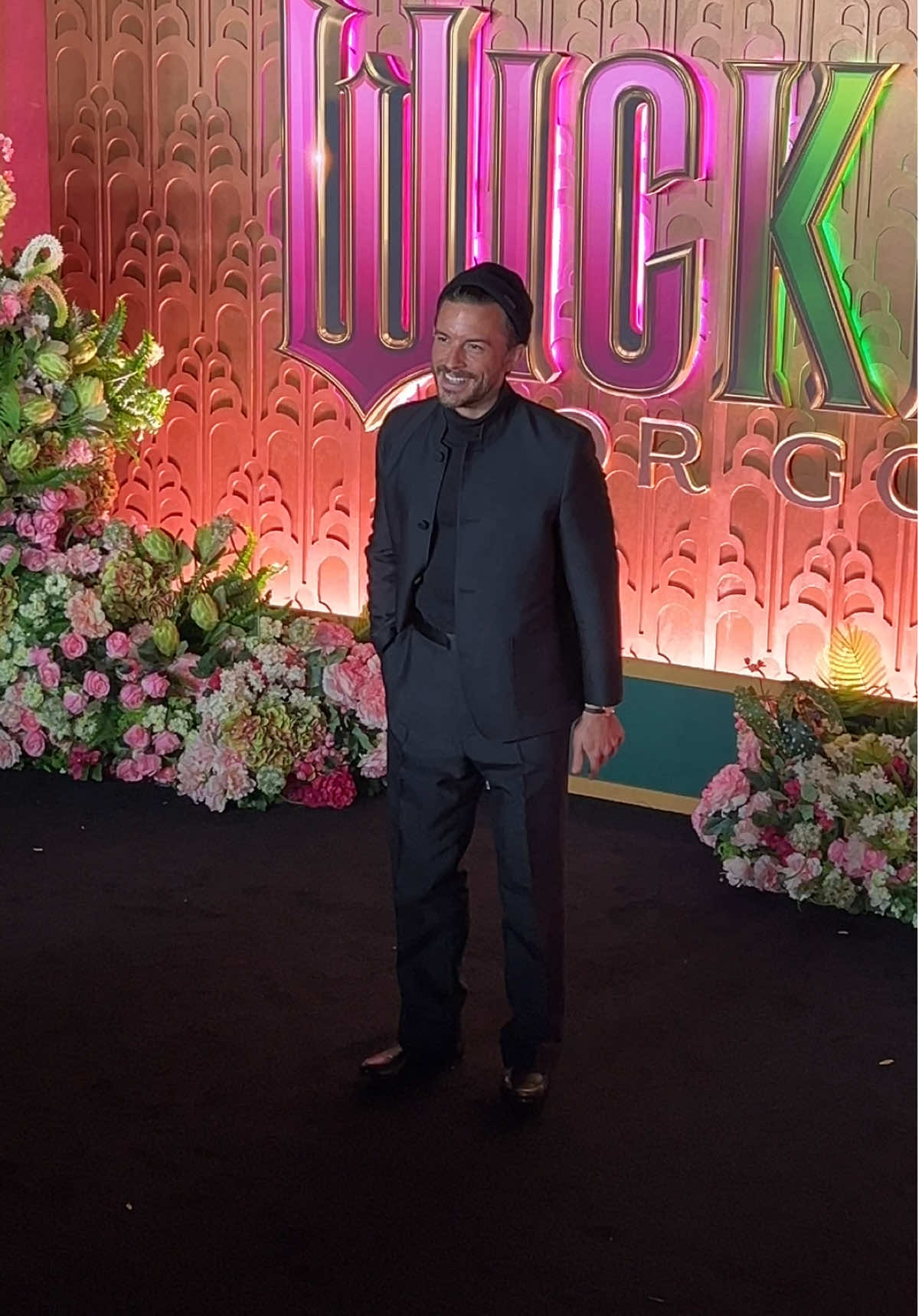 Prince Charming has arrived! 👑 ✨ #jonathanbailey walks the carpet for the NY premiere of @Wicked: For Good at Lincoln Center!  #wicked #wickedforgood #moviepremiere 