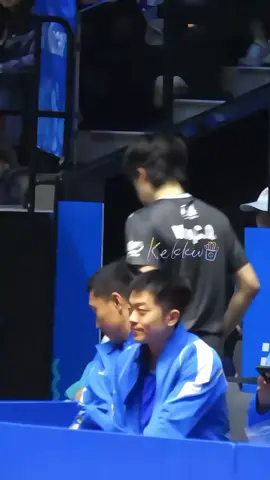 Sự xuất hiện của Đội Rồng🐉 : Shatou và người đội nồi trong truyền thuyết Anh Long 🤭🤭🤭 Mấy bà 🍟 cái gì cũng dám làm, xem cái ảnh cái tạo cười khùng🤣🤣🤣🤣#wangchuqin #sunyingsha #Malong #tabletennis #xuhuong 