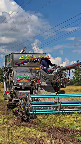 ยาวปายๆๆๆ🌾🤣#ผดุงอะไหล่รถเกี่ยวข้าว8 #นาปีอีสาน🌾 #เทรนด์วันนี้tiktok 