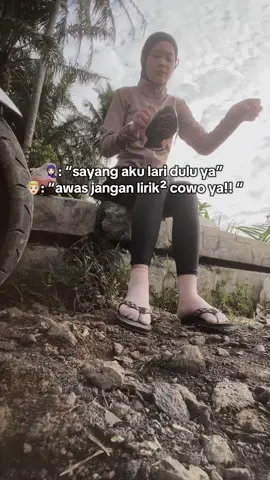 Memang benar ya, terkadang “sepatu tetangga lebih hijau” 😂 #run #sports #runner #pelarikonten #Running 