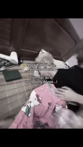 Ngoài trời đổ mưa, gia đình đổ nát, trên mặt đổ lệ,trong lòng đổ nát...!#tamtrangbuon🥀 #storytinhyeu 