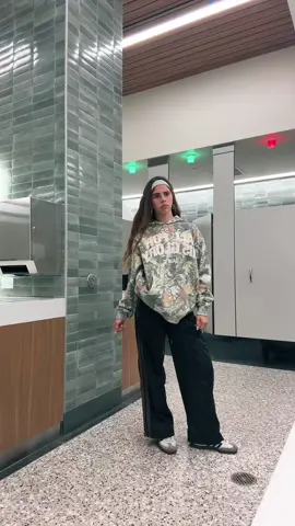 airport #fyp #viral #dance 