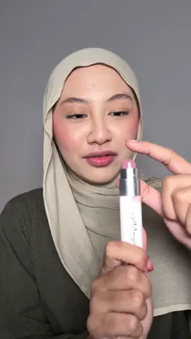 i feel so happy to finally jumpa liptint yang rata dekat bibir, and most importantly it is so softtttt. beli lah satu korang, dua pun takpa hehehe  #barenbliss #MYbarenbliss #MYbnb #bnbliptint 