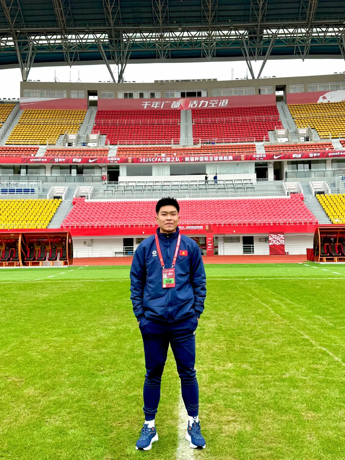 Đừng so sánh mình với bất kì ai khác, hoa cũng đẹp, bầu trời cũng đẹp, nhưng hai thứ đó chẳng có gì giống nhau…🖊️ #xuhuongtiktok #fypシ #football #viral #u23vietnam 