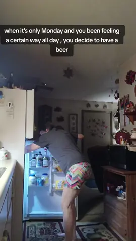 Here's to a new week! #cheers #beer #michelobultra #kitchendance 