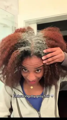 ዋጋ 2500 ለማዘዝ ይደውሉ 📞0960 675301 ሁሉም ክልል ከተሞች ላይ ያገኙናል #ሽበት #herbalhairoil #ሽበትማጥፊያ #grayhair 