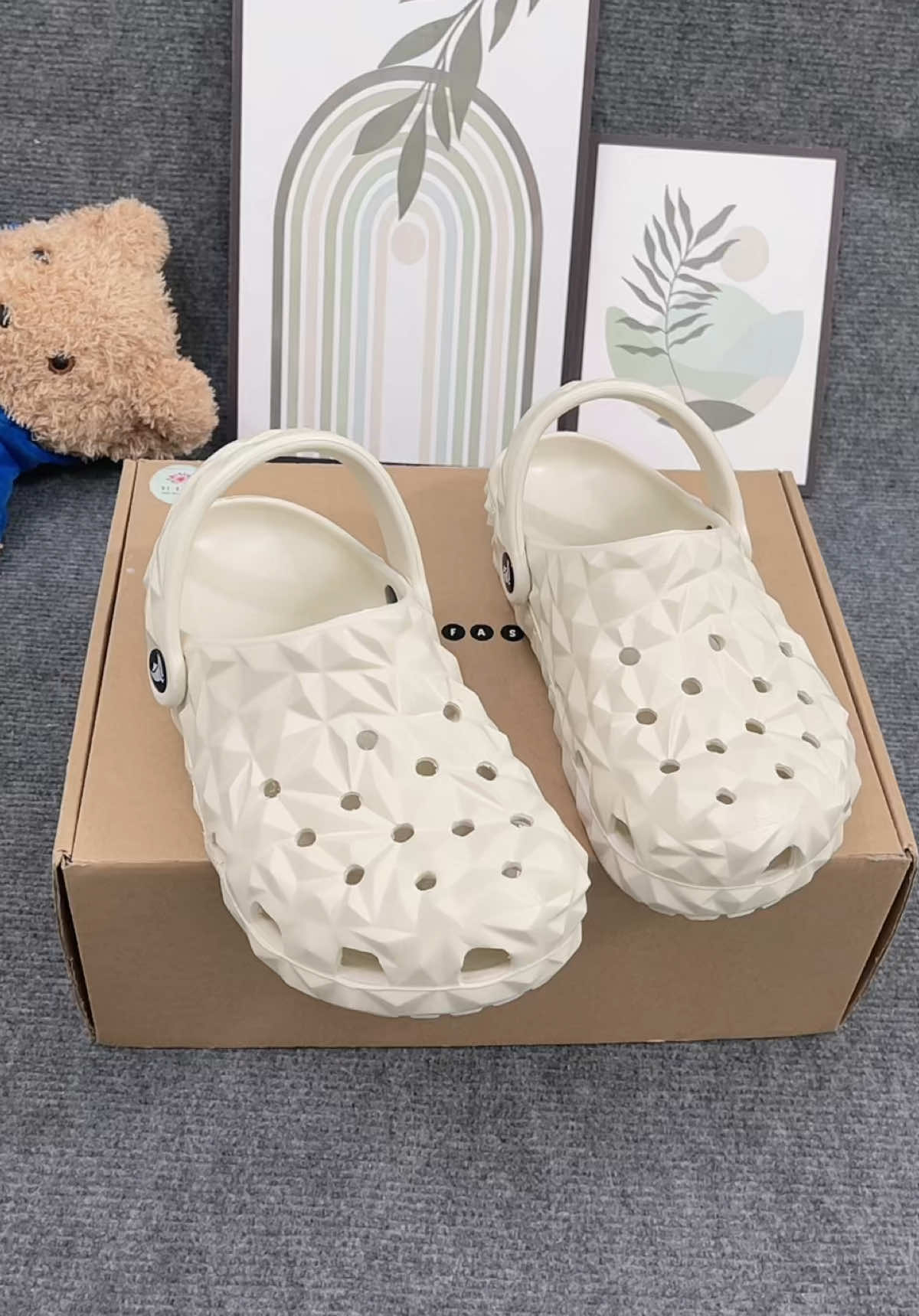 Dép sục xịn xò nhà Tipono 🧡 #depsuc #xh #giaydep #thoitrang #tipono 