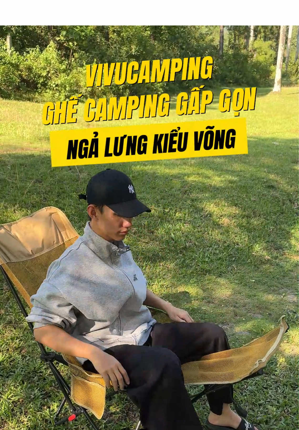 Ngồi xem ti vi hay có thể là cắm trại thì chiếc ghế camping gấp gọn này cân được hết #vivucamping #ghecampinggapgon #camping #dulich #ghengalung 
