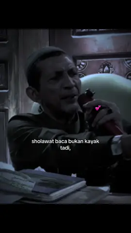 paham ya? jadi kalau lagi ketemu yang kalimat-kalimat pedes nih, bukan lagi jahat bukan lagi so paling bener so paling sholeh, bukan,kita lagi pengen sholeh bareng bareng . #habibahmadbinsholehalatthos #nasehat #mahalulqiyam #anakhadroh #ngalapberkah 