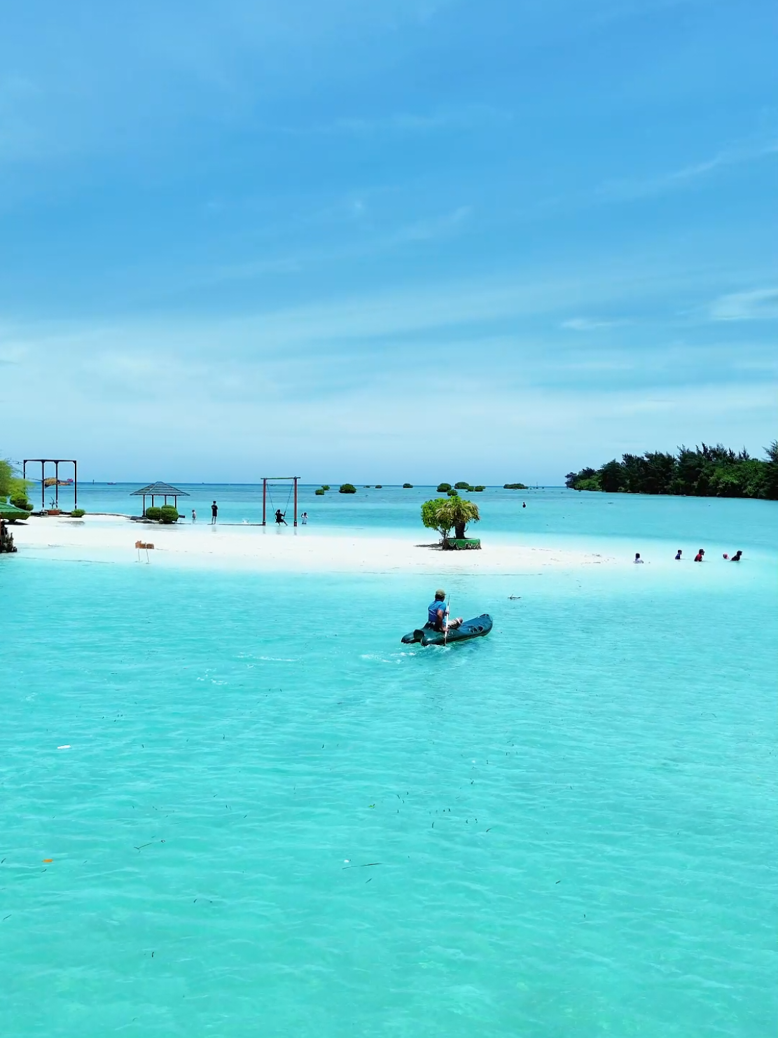 Pulau Pari vibes always hit different… Air sebening kaca, pasir putih lembut, dan suasana yang bikin lupa sama hectic-nya kota. Sekali datang, pasti nagih buat balik lagi 🤍 Siapa yang wajib kamu ajak ke sini? Tag mereka!👇#PulauPari #TripPulauPari #WisataPulauSeribu #ExploreJakarta #BeachVibes