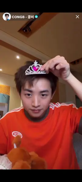 Chắc ảnh bất lực lắm, cho ảnh đeo vương miện xí nào👑 #CONGB #AnhTraiSayHi2025 #AnhTraiSayHi