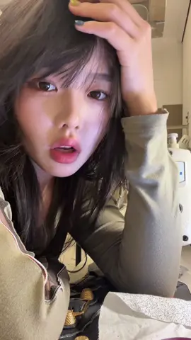 my hair is so messy bc i keep grabbing it out of stress