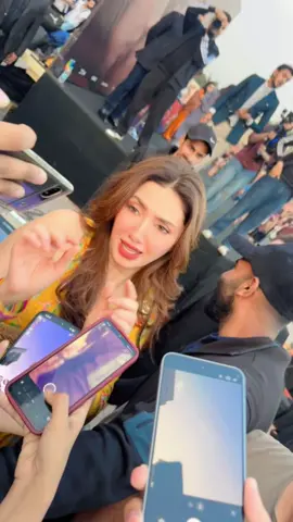 Mahira khan 😍 at UCP 🙈  Koi itna pyara kaise ho skta h 😂😭  #ucp #fyp #foryoupage 