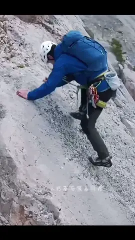 Vương Nhất Bác trong thám hiểm vùng đất mới 2. Và anh ấy vẫn đeo dây chuyền xương cún 😭#王一博 #yibo #bediu83 