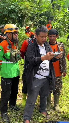 Pantauan dari drone lokasi longsor masih lumpur berair cukup berbahaya untuk didekati