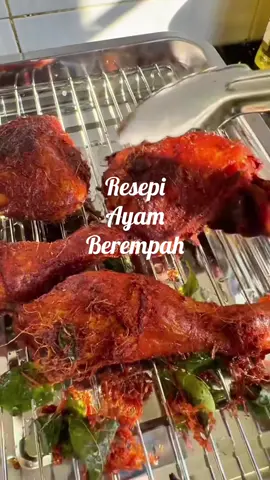 “When the aroma hits… you know it’s ayam berempah time. 🌿🔥#ayamgorengberempah #ayamberempah #Recipe #twinsiekitchen #cookwithme 
