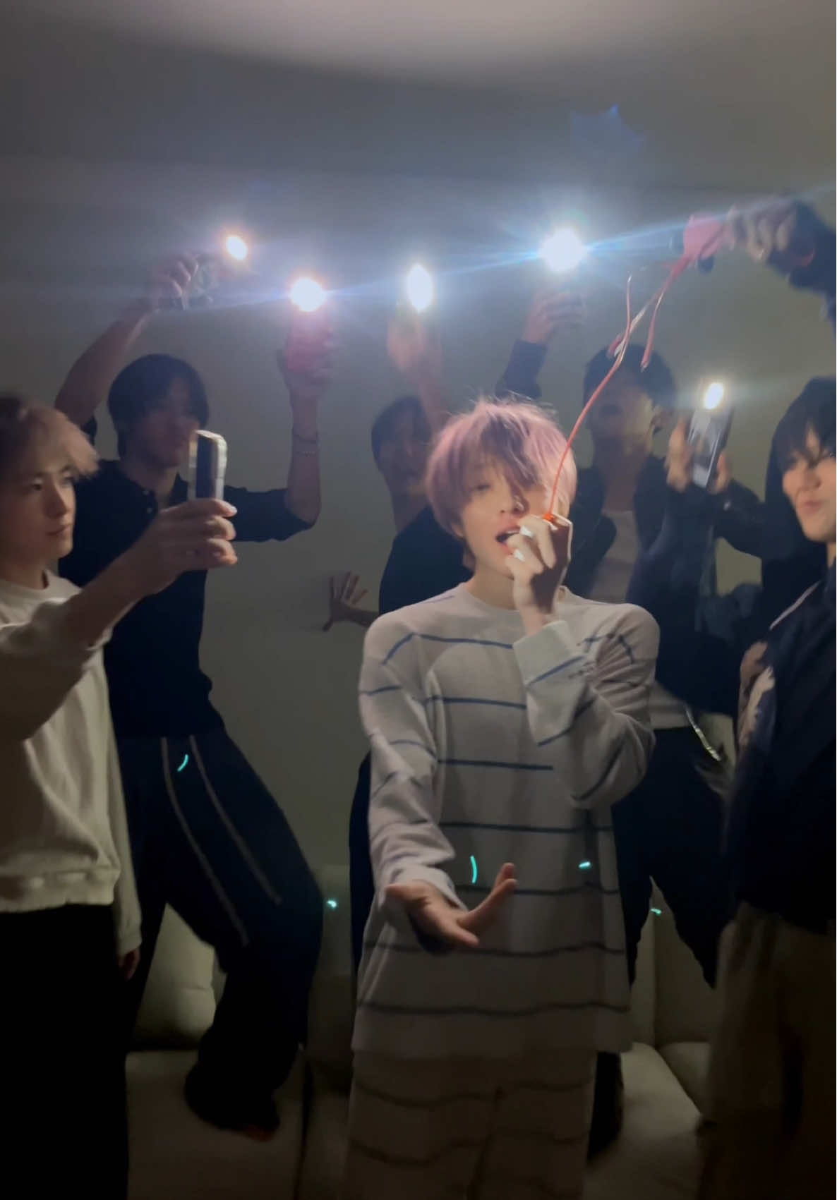 아직도 내가 부담스러워? #HAPPYSAKUYADAY #NCTWISH