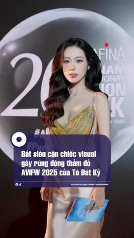 Bắt siêu cận chiếc visual gây rúng động thảm đỏ AVIFW 2025 của Tô Đát Kỷ #AVIFW2025  #Aquafina #MultimediaJSC   #VietnamInternationalFashionWeek  #beUmodels