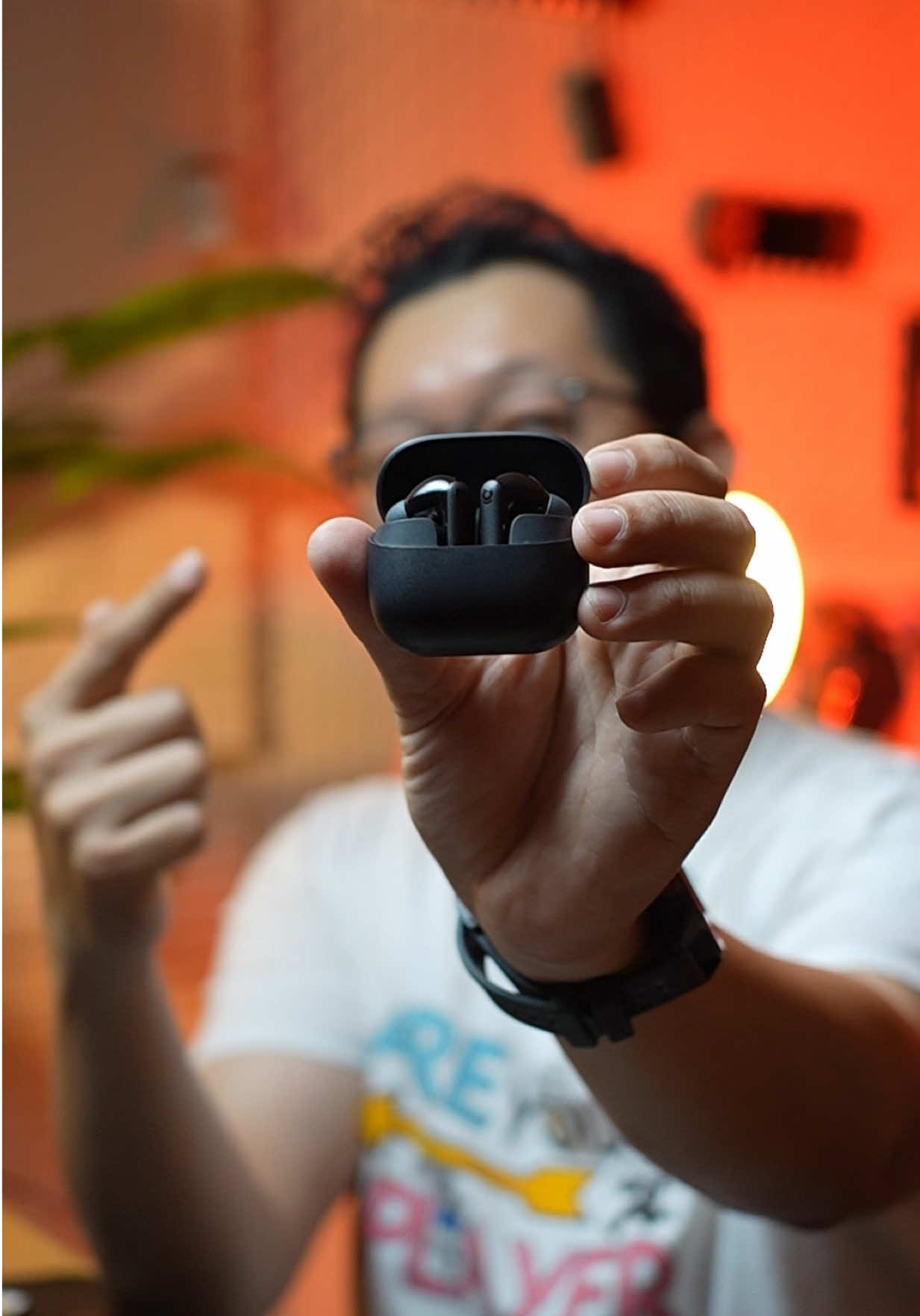 Suara lebih detail, bass lebih dalam, dan noise langsung hilang! 🎧✨ Dengan ANC -43dB dan baterai super awet, Baseus BP1 NC siap menemani aktivitasmu seharian tanpa kompromi. #BaseusBP1NC #EarbudsANC #AudioPremium #TWSTerbaik #BassMantap