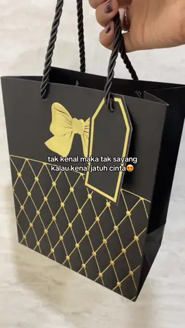 gimana ga jatuh cinta kalo produknya secantik ini😩🫵🏻 #affiliatemarketing #fyp #paperbagjakarta #rekomendasikado #affiliatepemula 