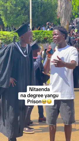 Am ready to go to prison with my degree#graduation2025 #kenyantiktok #trendingvideoviral #foryoupage #nairobitiktokers @qhadd😂😂son💥 