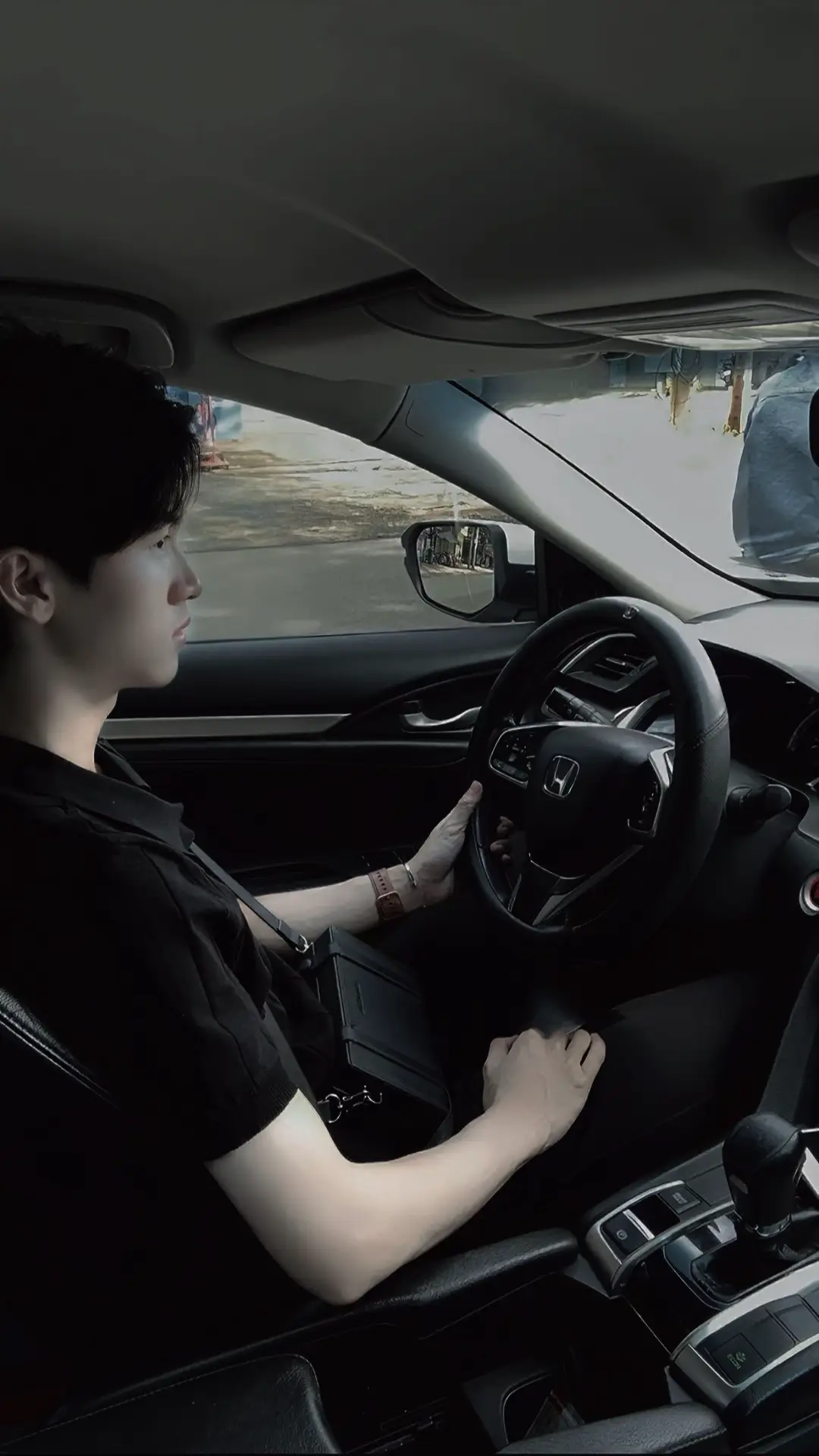 chỉ có hoàng tử yêu lọ lem thôi chứ làm gì có công chúa nào lại phải lòng tên đánh giày !