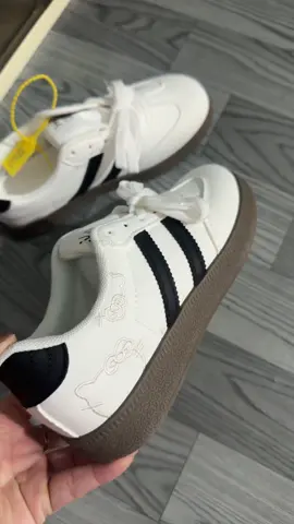 #Giày thể thao nữ họa tiết hoạt hình #videoviral 