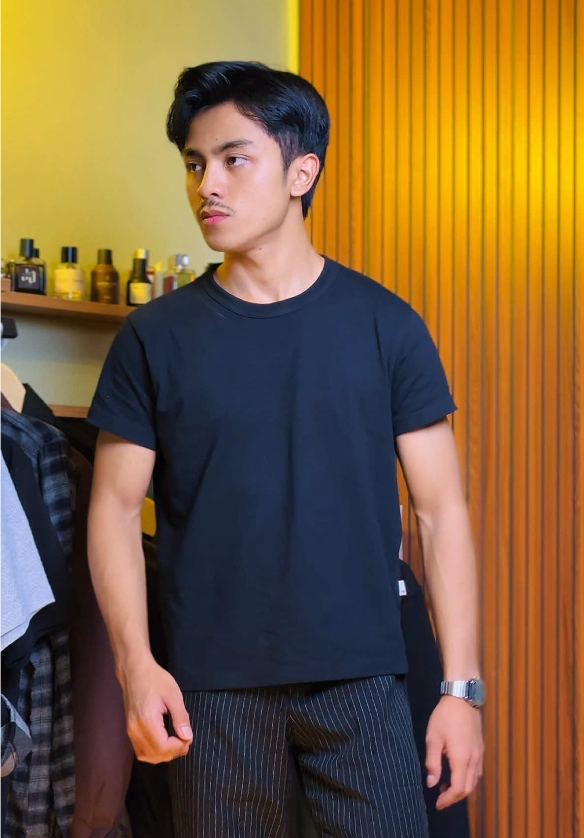 buat jalan bareng doi cakep nih, co di keranjang brokk! 👌 #inspirasioutfit #rekomendasioutfit #fittedtee #kaospolos #kaosboxy 